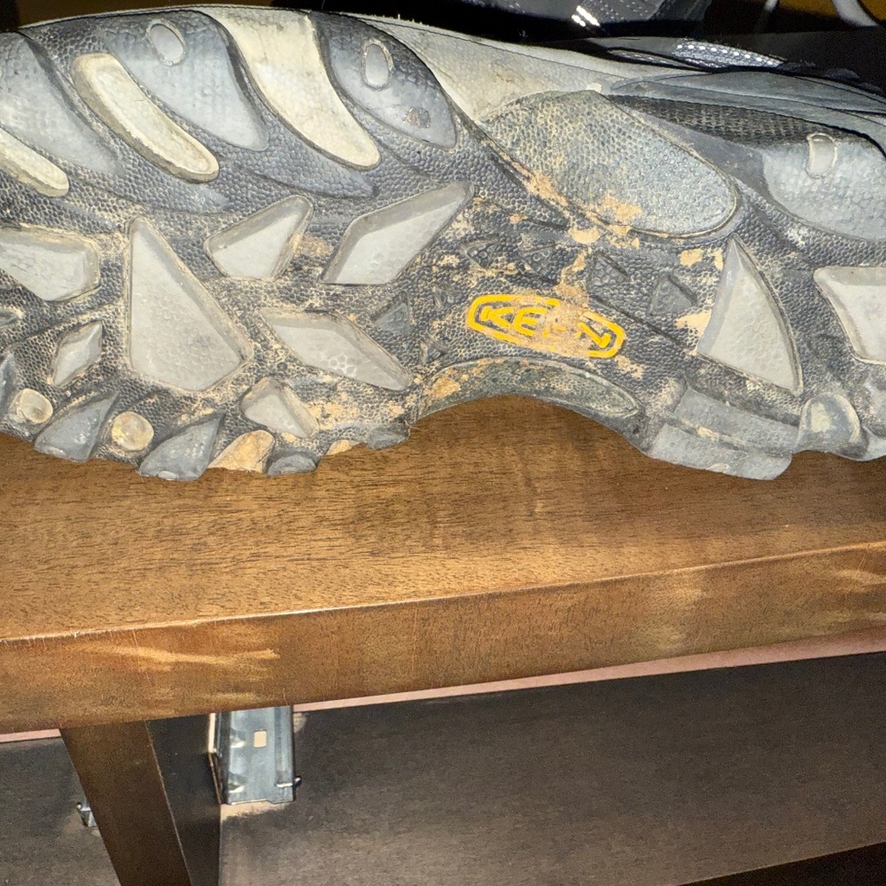 Like new Merrell toe work shoes.